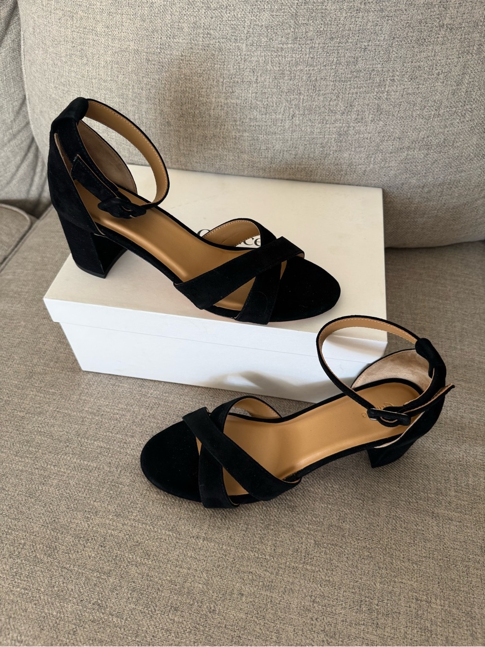 ✨ NWT Quince Italian Leather Crisscross Block Heel Sandals Black Suede. Size: 8 - Picture 9 of 10